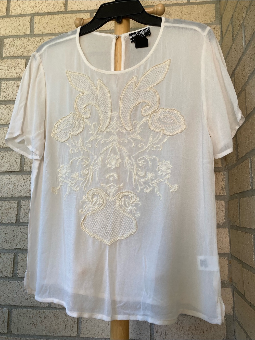 Lord & Taylor White Sheer Short Sleeve Blouse Floral Embroidery Beading Pearls